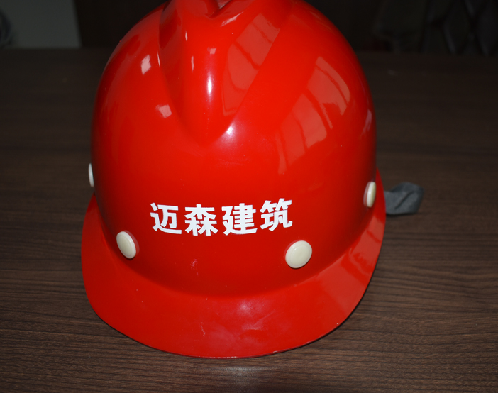 詳談碰就碎的工人安全帽隱藏哪些問題？
